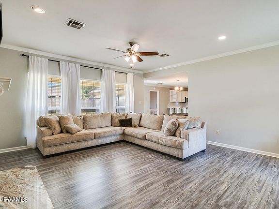 3rd image of 207 Greenwich Pl