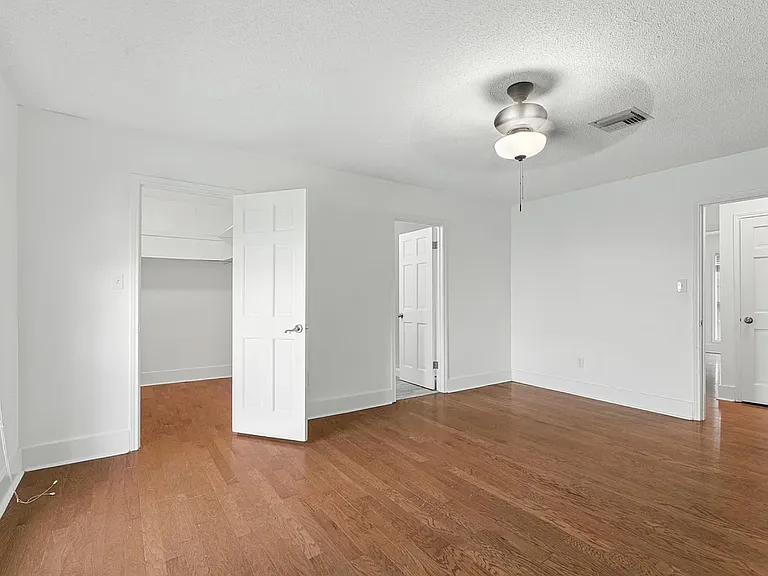 210 Wayside Dr — Photo 10