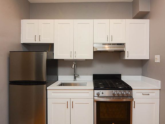 2nd image of 5516 N Kenmore Ave #309