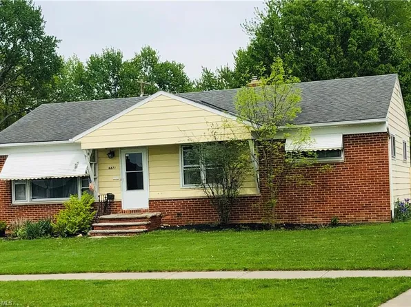 6871 Maplewood Rd, Parma Heights, OH 44130