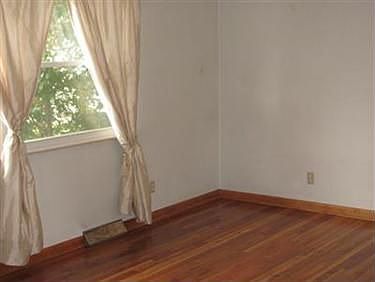 3rd image of 725 Roanoke Ave