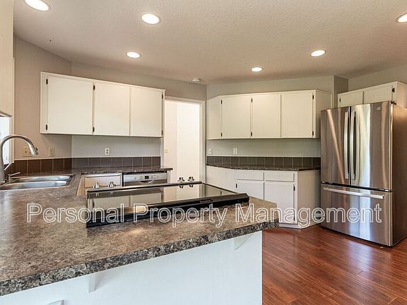 5th image of 1609 SE 158th Ave