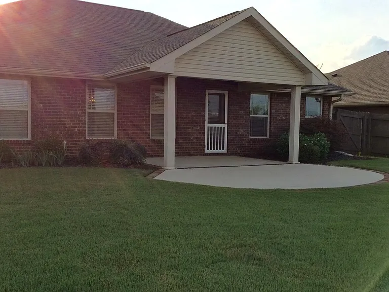 108 Grantham Cir — Photo 3