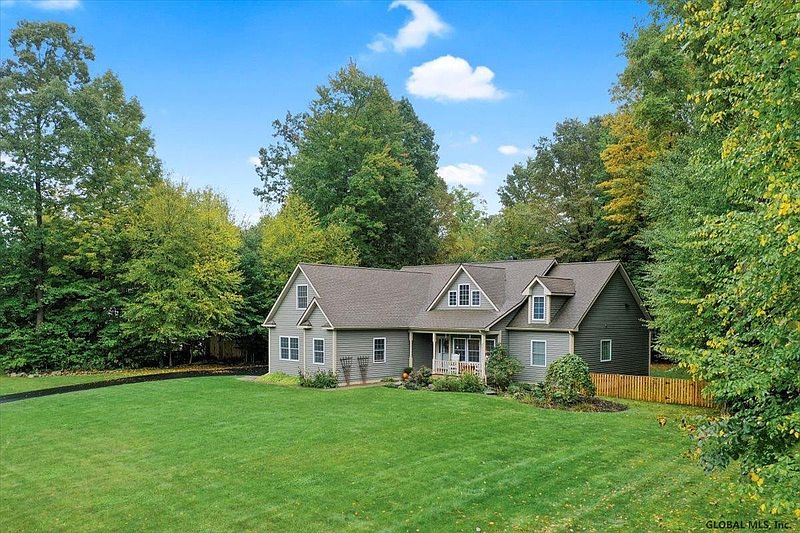 2nd image of 8 RIVERCREST Road