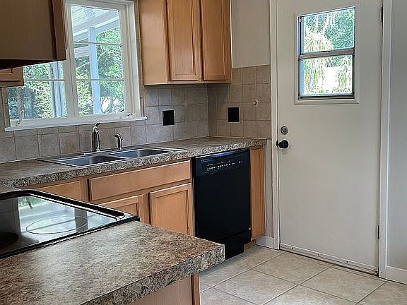 5th image of 405 N Rhodes St