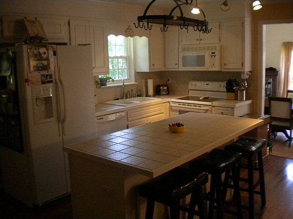 3rd image of 465 Beechwood Dr