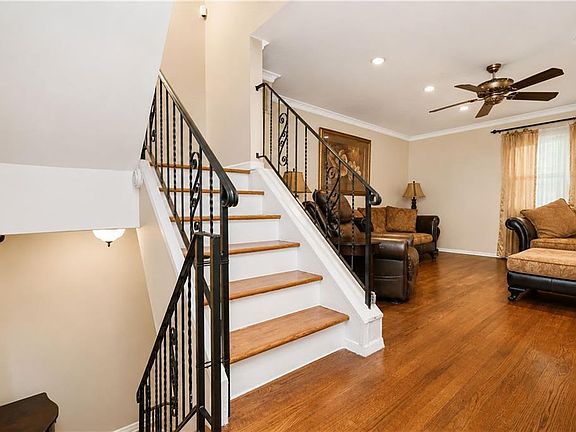 5th image of 11 Remsen St