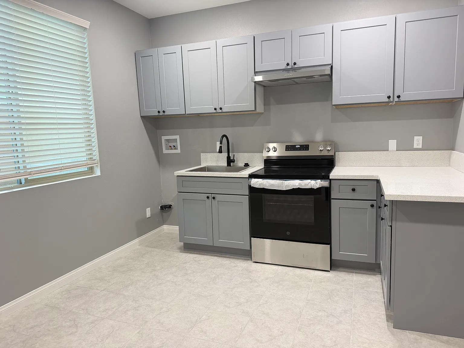 1 bed, 3047 sqft, $2,000 — Photo 2