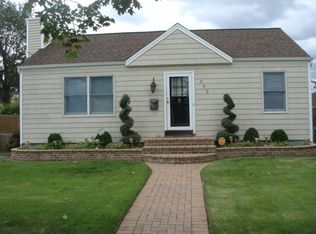 352 Maplegrove Ave, Uniondale, NY 11553