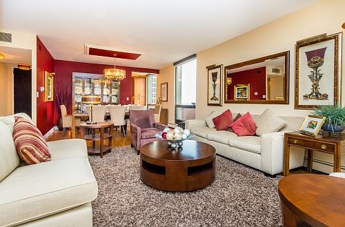 4th image of 100 E Bellevue Pl APT 6B