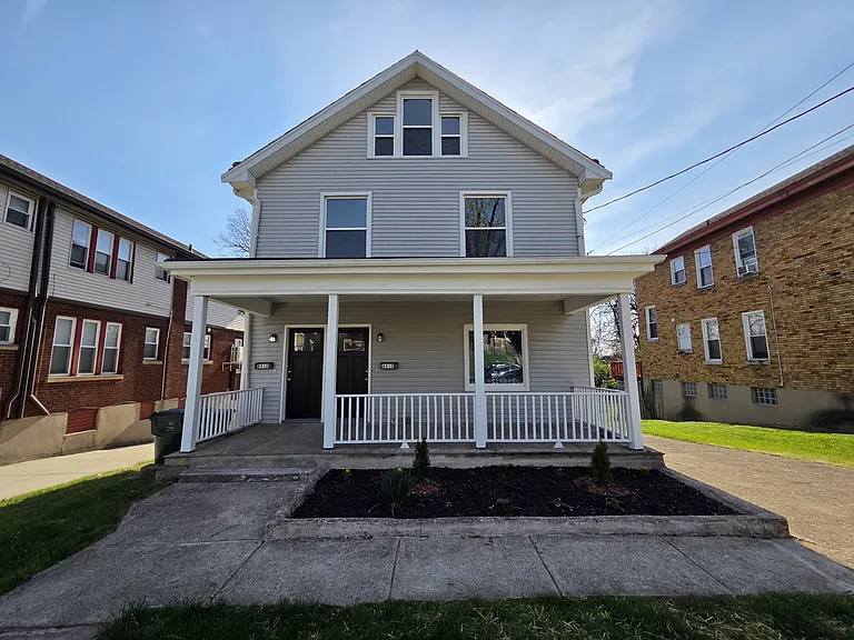 810 Pedretti Ave — Photo 2