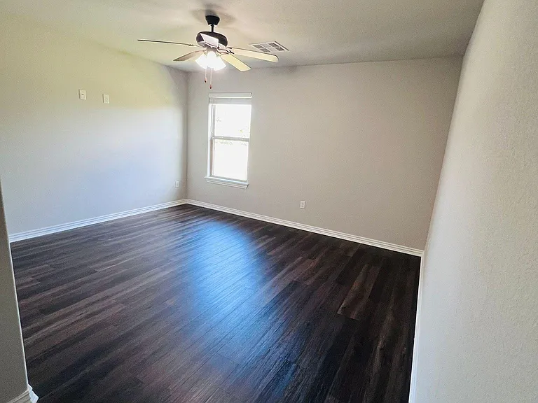 601 Holly St — Photo 11