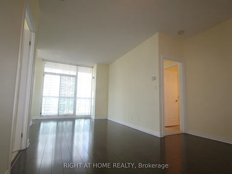 3504 Hurontario St #907 — Photo 4