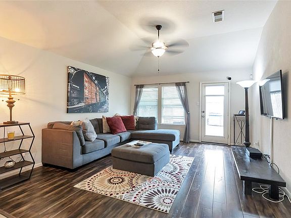 4th image of 8427 Garrett Green Ln
