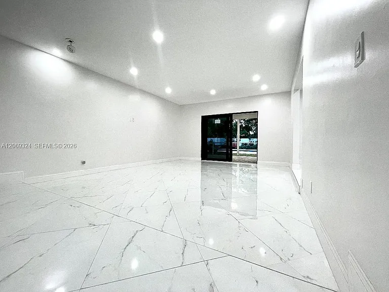 4910 Jefferson St — Photo 5