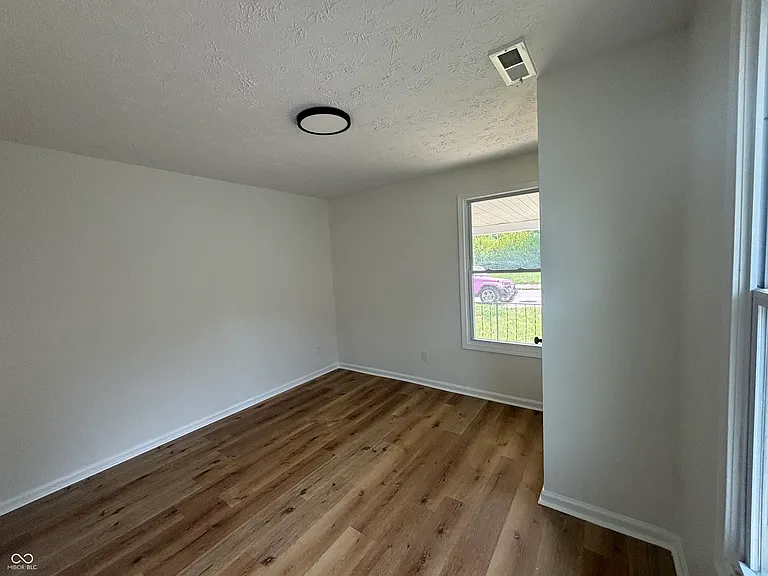2322 Paris Ave — Photo 7
