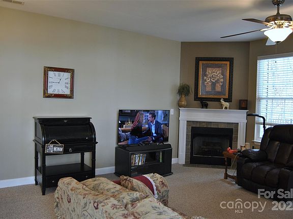 5th image of 2421 Loch Stone Dr