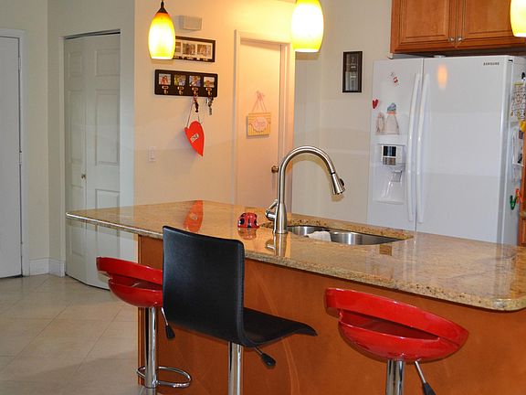 3rd image of 711 Ixoria Avenue