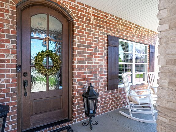 4th image of 1806 Fair Oaks Ct