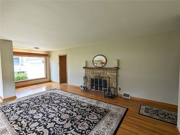 3rd image of 636 Sunrise View Dr