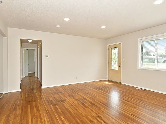 3rd image of 400 Tampa Way
