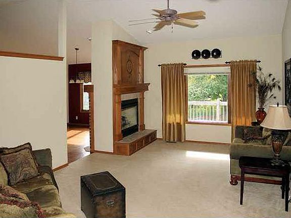 2nd image of 1020 S Arbor Meadows St
