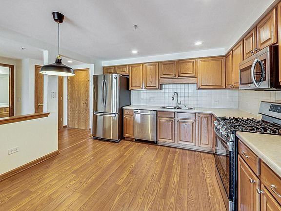 4th image of 5155 W Madison St #505