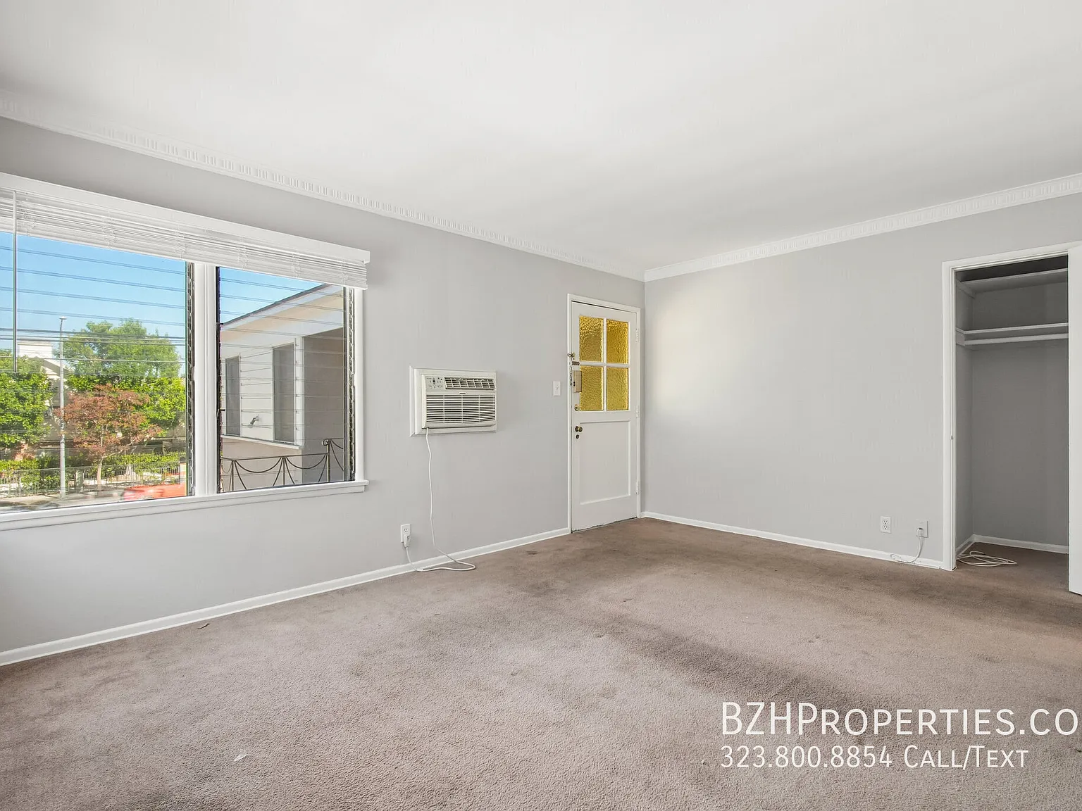 1 Bedroom in Prime North Hollywood with Garage Parking — Photo 2
