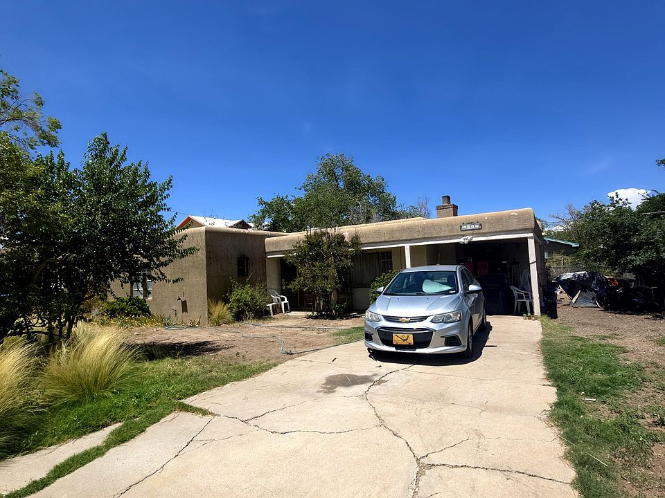 2nd image of 1013 La Poblana Rd NW