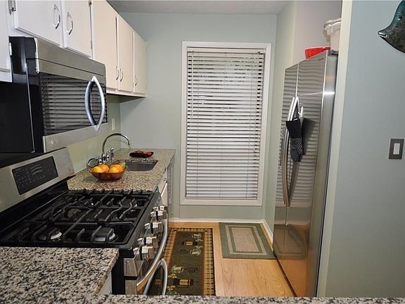 3rd image of 403 Cumberland Ct SE