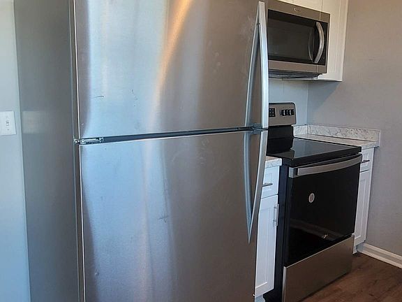 4th image of 3301 Chesapeake Cir