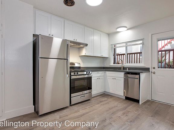 5th image of 856 Erie St APT D