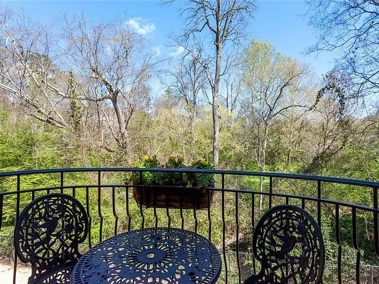 115 Peachtree Memorial Dr NW #C3 — Photo 32