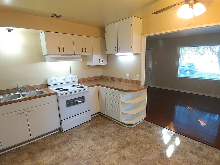 1556 McKinley St — Photo 7