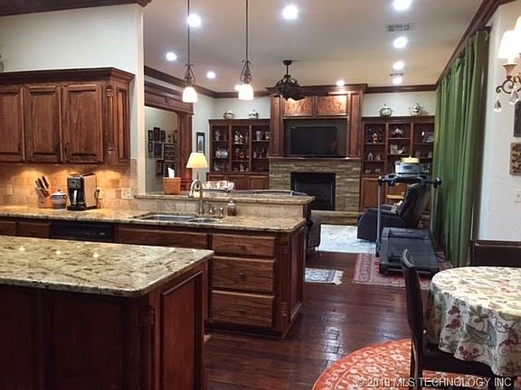 2nd image of 121 Liberty Cir