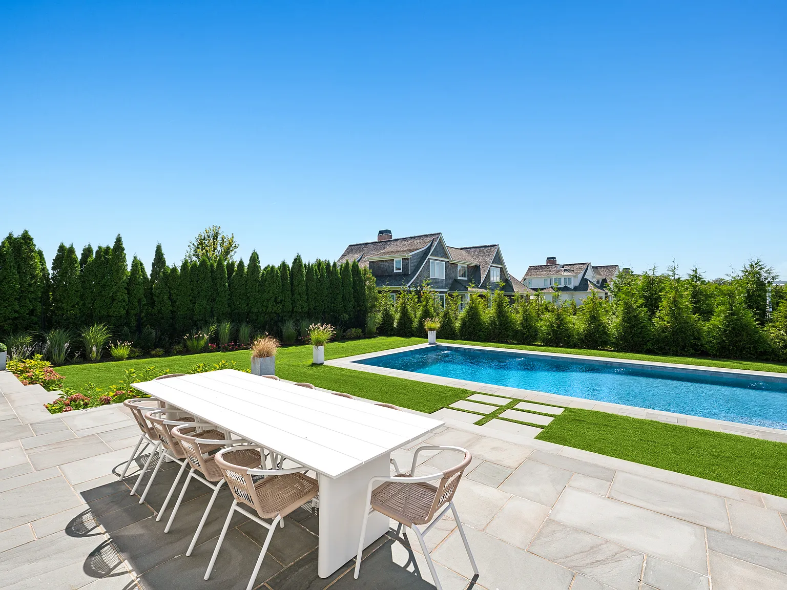 Modern Luxury in Southampton's Premier Enclave — Photo 4