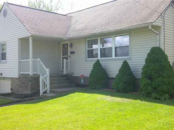 2162 Springfield Center Rd, Akron, OH 44312