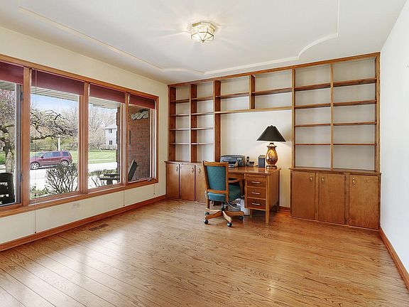 5th image of 8649 Adria Ct