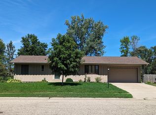 901 Redwell Ln, Apple Valley, MN 55124