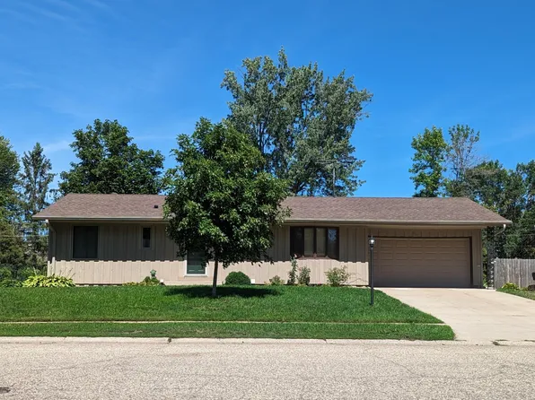 901 Redwell Ln, Apple Valley, MN 55124