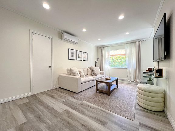 2nd image of 3002 Honolulu Ave APT 16