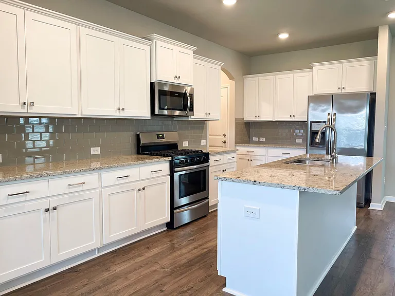 7646 Antebellum Ave — Photo 4