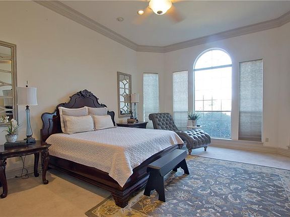 3rd image of 405 Las Lomas Dr