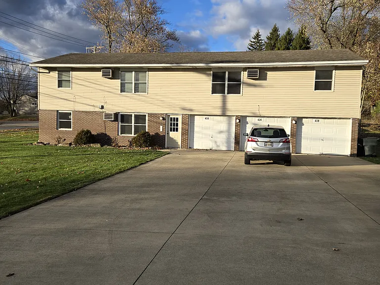 408 Oakwood Ave — Photo 1