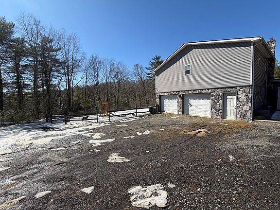 3rd image of 260 Hoye Rd