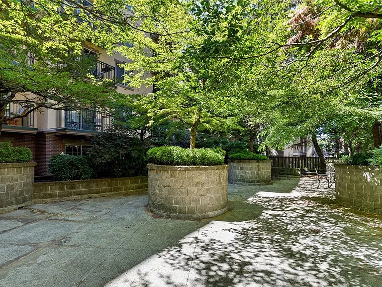 700 E Denny Way #202 — Photo 14