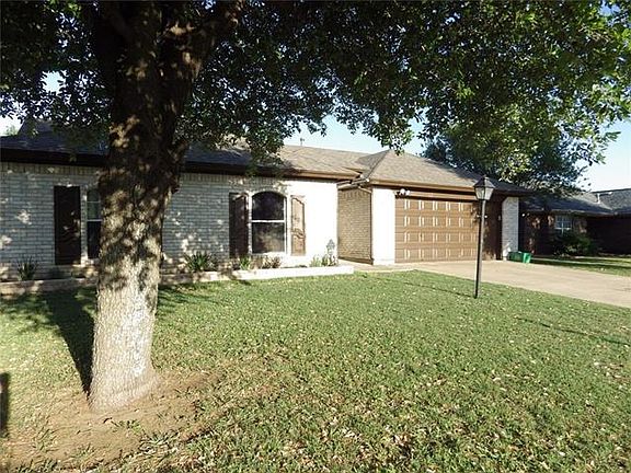 3rd image of 730 Stonebrooke Dr