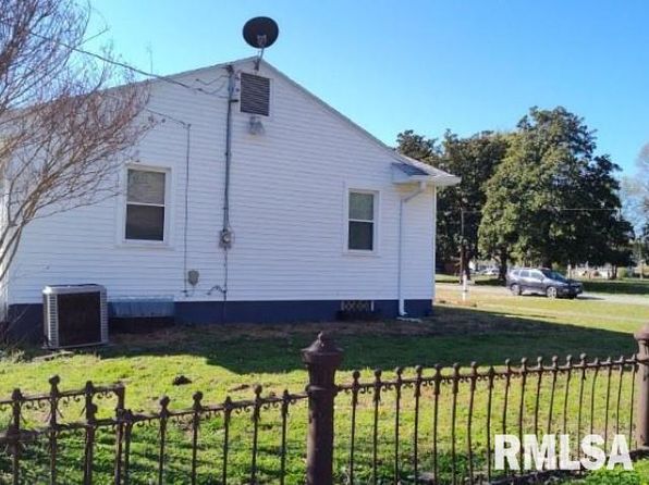 2810 Magnolia Dr, Cairo, IL 62914