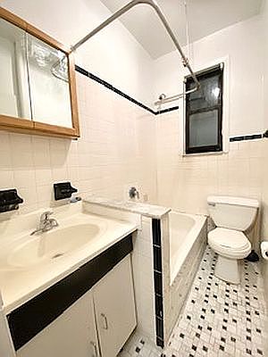 4th image of 31-17 34th St #1B