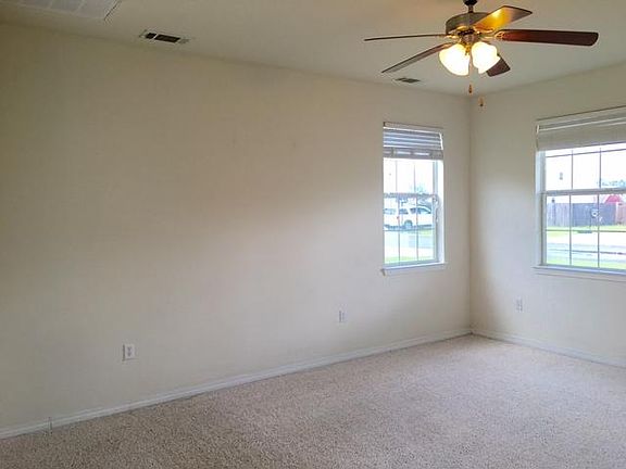 3rd image of 411 Peoria Blvd